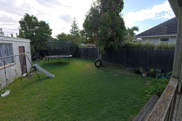 Photo of property in 33 Chippendale Crescent, Birkdale, Auckland, 0626
