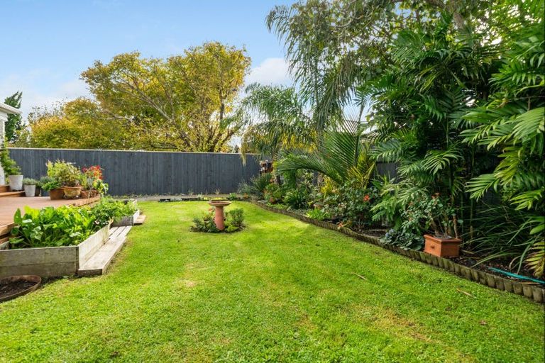 Photo of property in 2/5 Tokomaru Street, Welbourn, New Plymouth, 4312