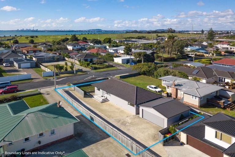 Photo of property in 16a Karamu Street, Te Atatu Peninsula, Auckland, 0610