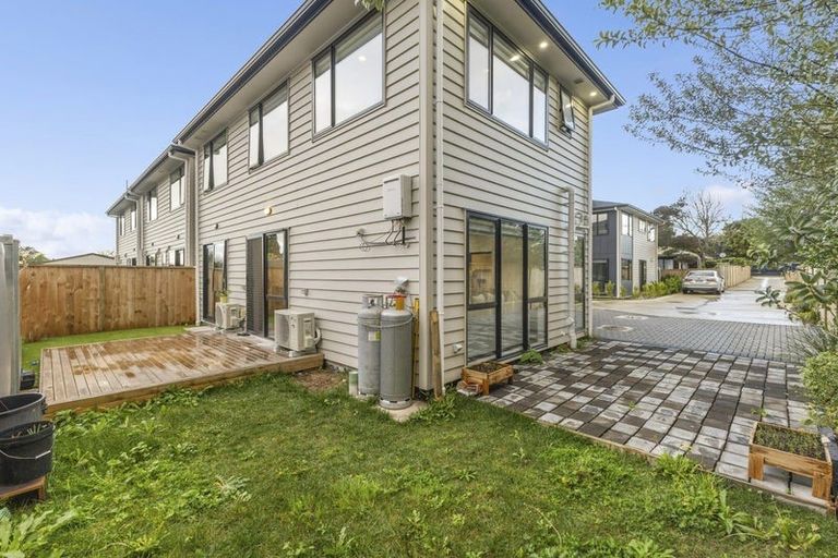 Photo of property in 43f Beach Road, Pahurehure, 2113