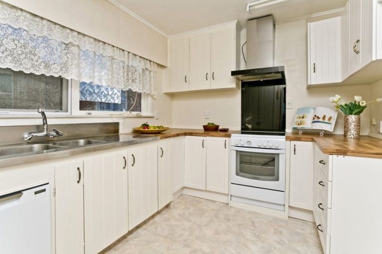 Photo of property in 96 Pupuke Road, Hillcrest, Auckland, 0627