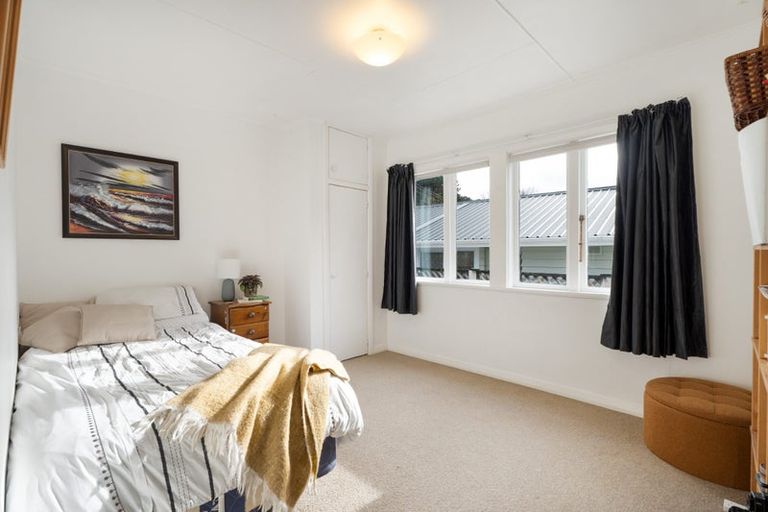 Photo of property in 35 Elmslie Road, Pinehaven, Upper Hutt, 5019