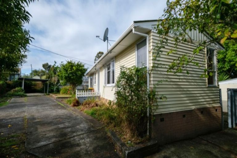 Photo of property in 26 Kirrie Avenue, Te Atatu South, Auckland, 0610