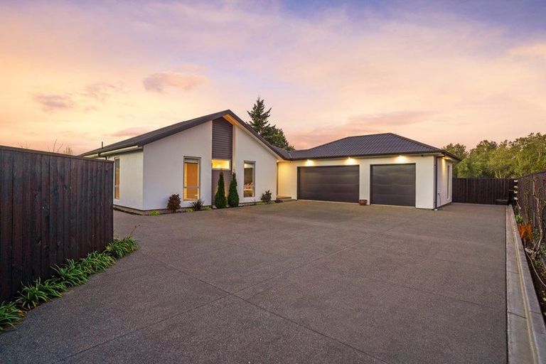 Photo of property in 12 Gerard Place, Rangiora, 7400