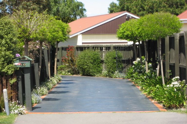 Photo of property in 10 Luxton Place, Rangiora, 7400