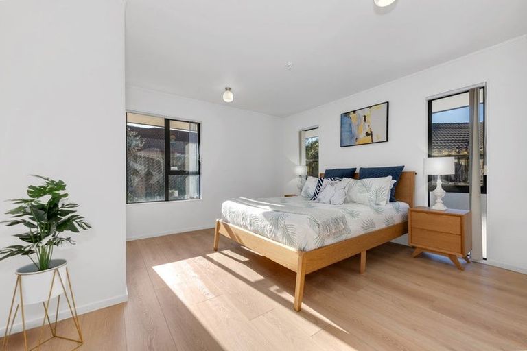 Photo of property in 6 Frank Bunce Grove, Flat Bush, Auckland, 2019