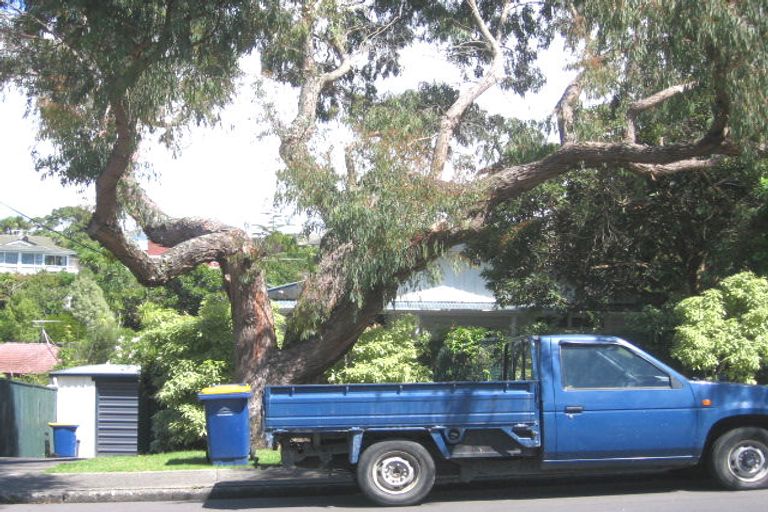 Photo of property in 1/82 Lake Road, Northcote, Auckland, 0627