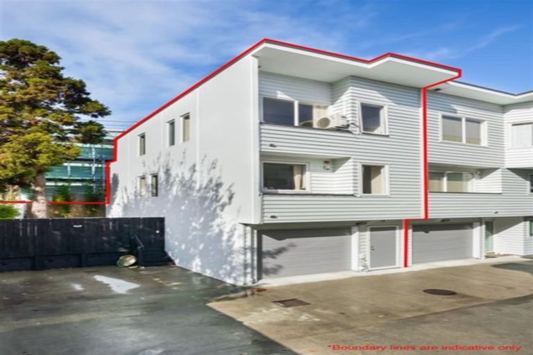Photo of property in 6/6 Islington Avenue, New Lynn, Auckland, 0600