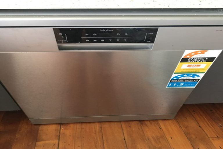 Photo of property in 5 Fraser Avenue, Johnsonville, Wellington, 6037