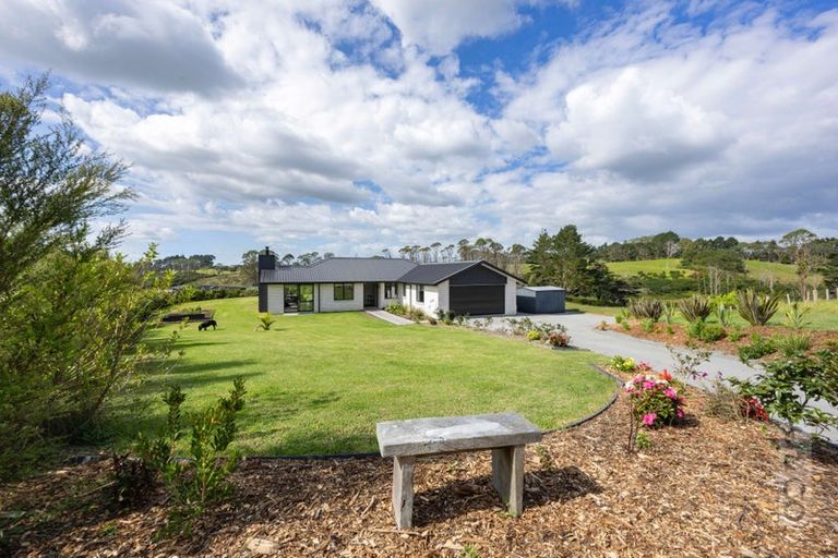 Photo of property in 225b Amreins Road, Taupaki, 0782