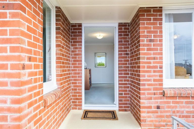 Photo of property in 1/53 Uxbridge Road, Mellons Bay, Auckland, 2014