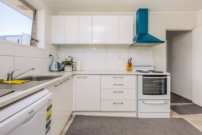 Photo of property in 2/11 Coates Road, Papatoetoe, Auckland, 2025