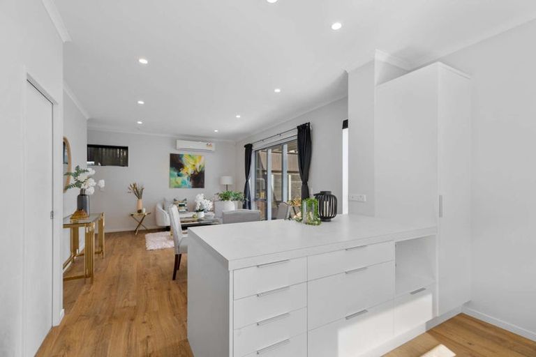 Photo of property in 11 Matimati Place, Hobsonville, Auckland, 0616