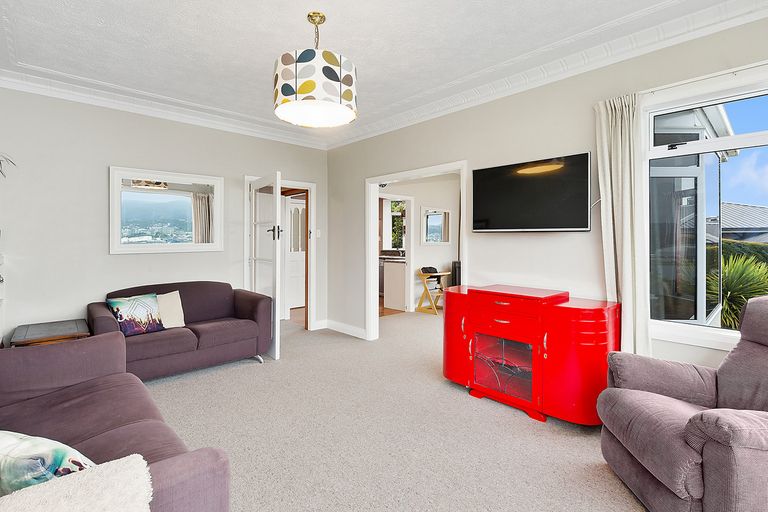 Photo of property in 105 Larnach Road, Vauxhall, Dunedin, 9013