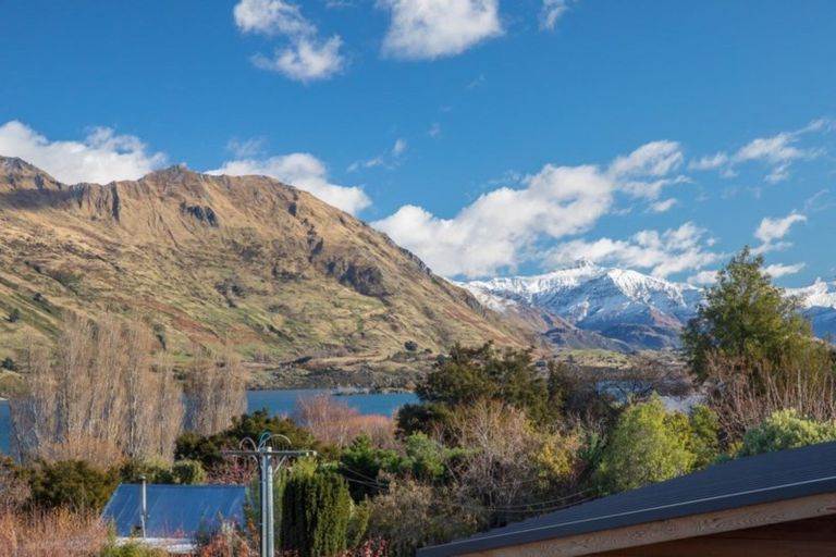 Photo of property in Lakeview Heights, 3/124 Lismore Street, Wanaka, 9305