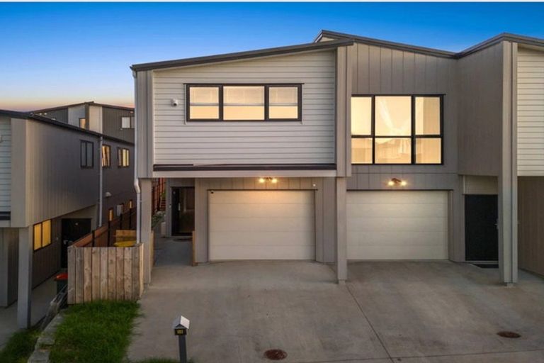 Photo of property in 5b Frontier Lane, Flat Bush, Auckland, 2019