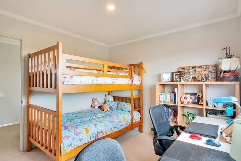 Photo of property in 8 Applebox Lane, Henderson, Auckland, 0612