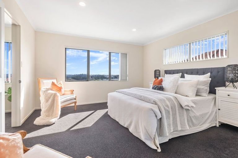 Photo of property in 1 Kittiwake Drive, Schnapper Rock, Auckland, 0632