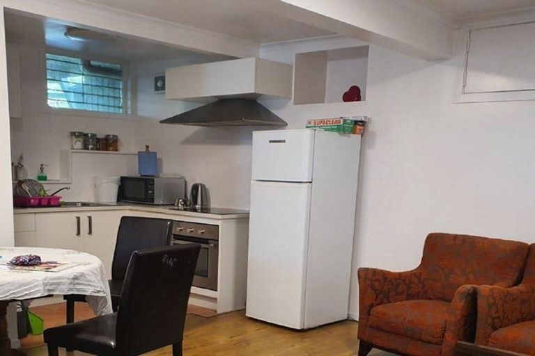 Photo of property in 41 Hatherlow Street, Glenfield, Auckland, 0629