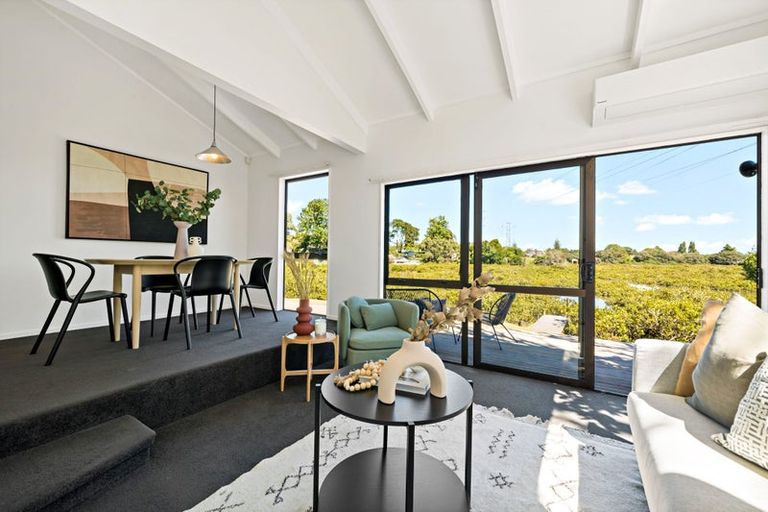 Photo of property in 40 Queen Mary Avenue, New Lynn, Auckland, 0600