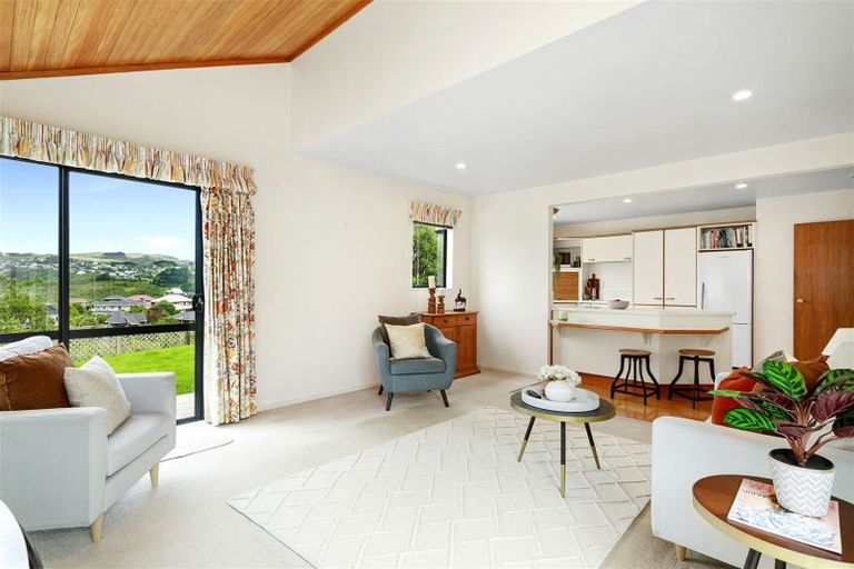 Photo of property in 147 Westchester Drive, Churton Park, Wellington, 6037