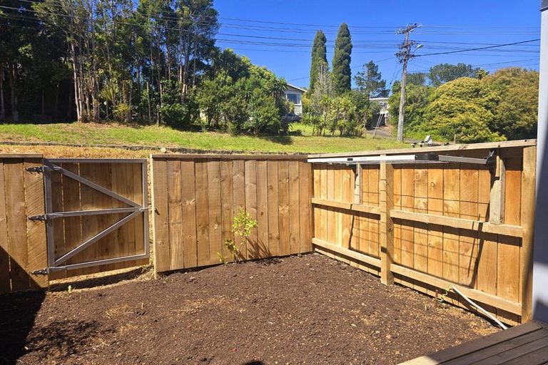Photo of property in 11 Seymour Road, Sunnyvale, Auckland, 0612