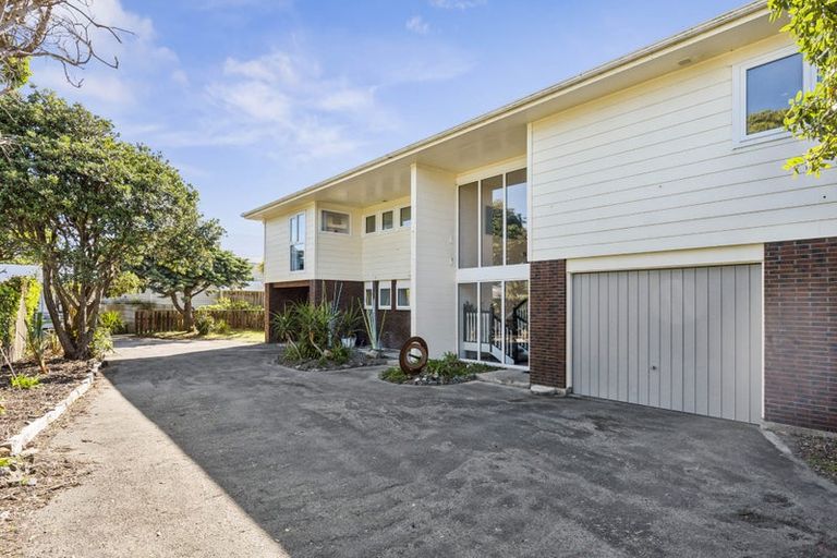 Photo of property in 7 Nuhaka Place, Paraparaumu Beach, Paraparaumu, 5032