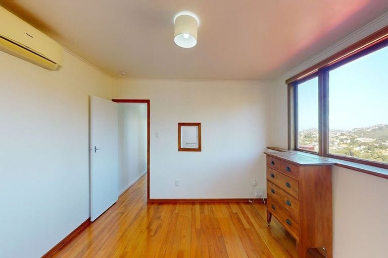 Photo of property in 2/10 Mataroa Avenue, Northland, Wellington, 6012