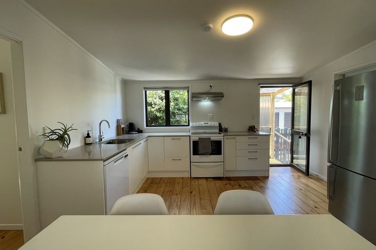 Photo of property in 61 Kauri Road, Stanmore Bay, Whangaparaoa, 0932