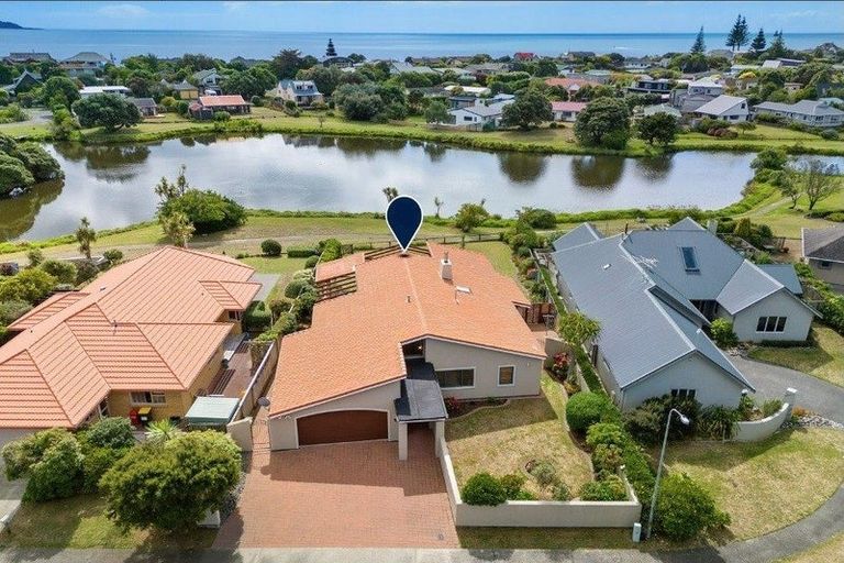Photo of property in 7 Marewa Place, Waikanae Beach, Waikanae, 5036