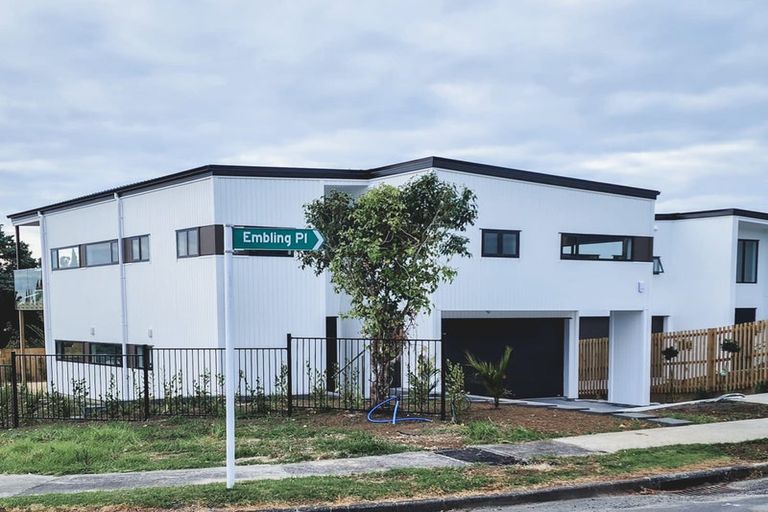 Photo of property in 2 Embling Place, Eastern Beach, Auckland, 2012
