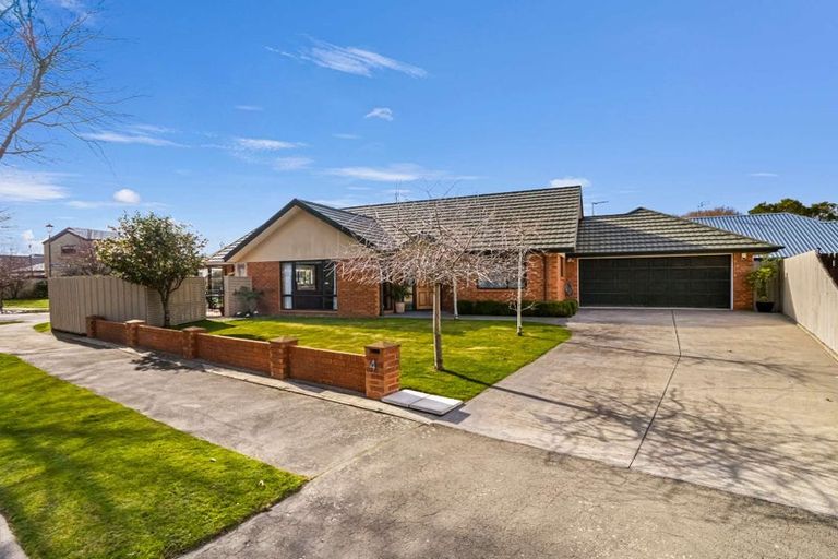 Photo of property in 4 Chesterfield Mews, Russley, Christchurch, 8042