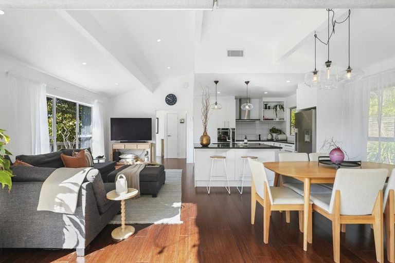 Photo of property in 17 Mcclintock Road, Massey, Auckland, 0614