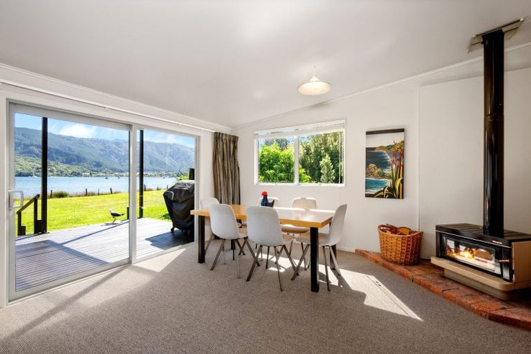 Photo of property in 1755 Queen Charlotte Drive, Linkwater, Picton, 7281