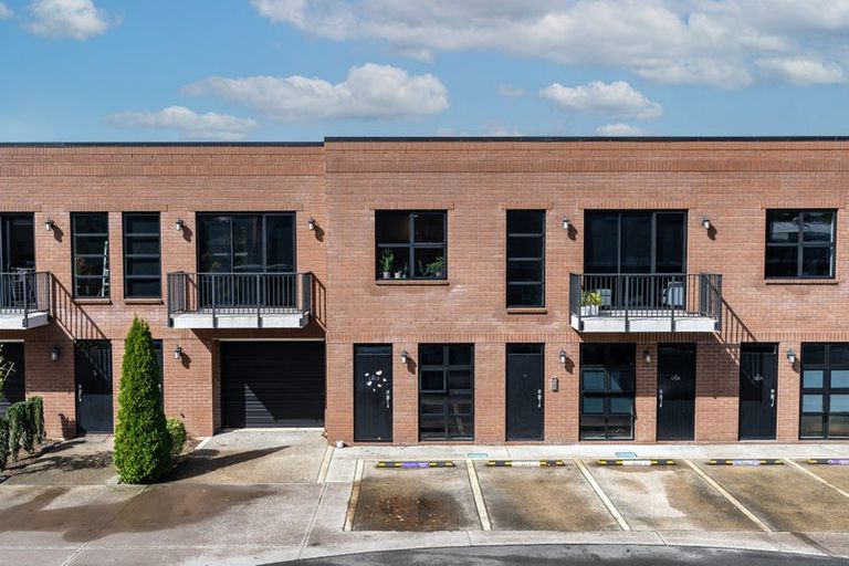 Photo of property in 104/4 Village Quarter Lane, Frankton, Hamilton, 3204