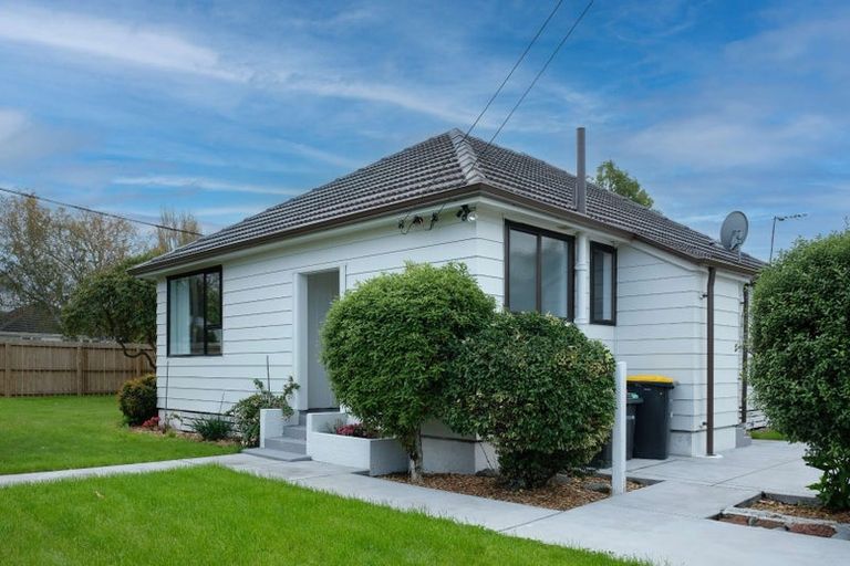 Photo of property in 32 Bateman Avenue, Bryndwr, Christchurch, 8053