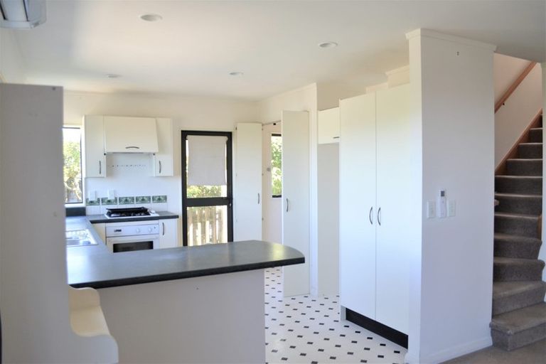 Photo of property in 21 Ladbrooke Drive, Newlands, Wellington, 6037