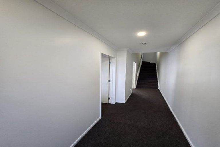 Photo of property in 2/16 Russell Road, Manurewa, Auckland, 2102