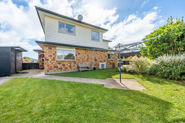 Photo of property in 17 Sumner Terrace, Aotea, Porirua, 5024