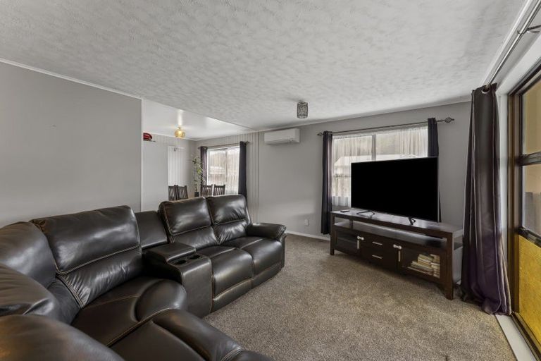 Photo of property in 318 Wellington Road, Wainuiomata, Lower Hutt, 5014