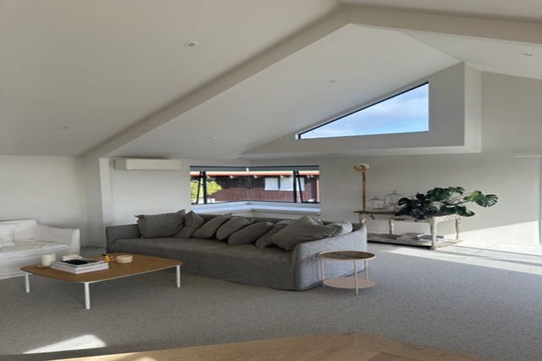 Photo of property in 2/12 Aotearoa Terrace, Murrays Bay, Auckland, 0630