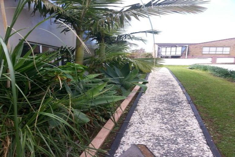 Photo of property in 8 Eclipse Place, Half Moon Bay, Auckland, 2012