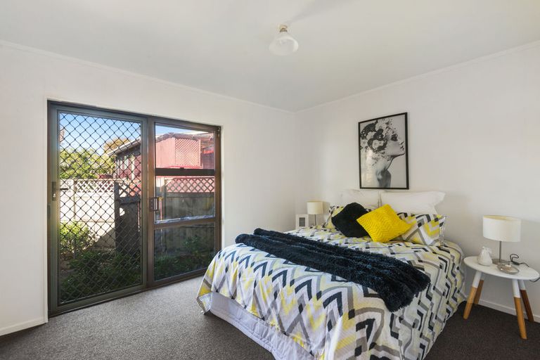 Photo of property in 3/41 Nikau Street, New Lynn, Auckland, 0600