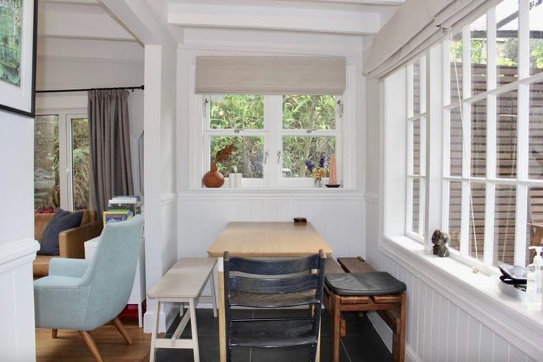 Photo of property in 39 Kauri Point Road, Laingholm, Auckland, 0604
