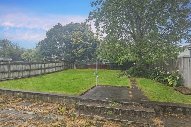 Photo of property in 31 Lowtherhurst Road, Massey, Auckland, 0614