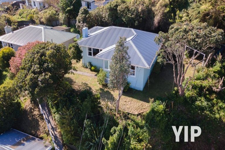 Photo of property in 58 Kenmore Street, Newlands, Wellington, 6037