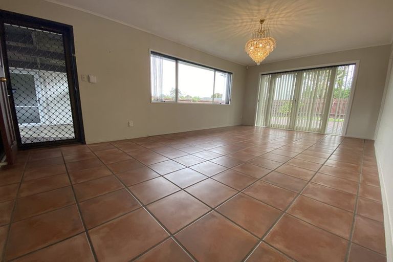 Photo of property in 6 Chichester Drive, Rosehill, Papakura, 2113