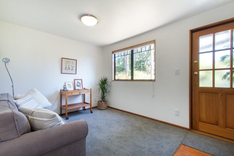 Photo of property in 16 Hebe Place, Birkenhead, Auckland, 0626