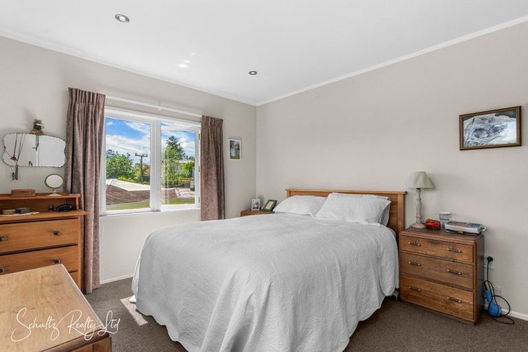Photo of property in 5a Whaka Street, Maungaturoto, 0520