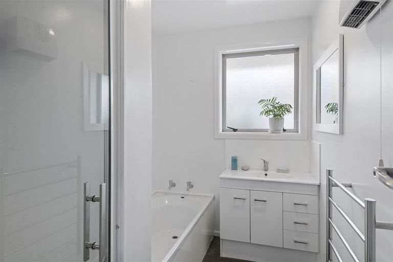 Photo of property in 37 Greendale Avenue, Avonhead, Christchurch, 8042